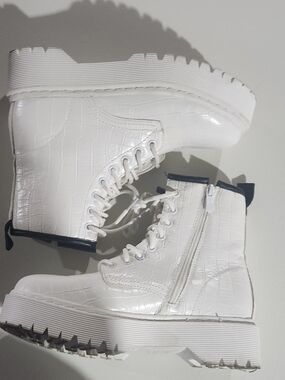 RockStar White Croc-Print Lace-Up Side Zip Combat Boots Faux Fur Lining Size 7
